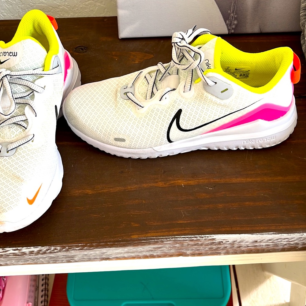 Women’s size 6 neon tennis shoes!